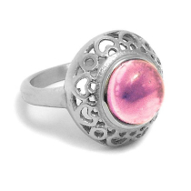 Anillo corazones calados con piedra rosa de acero quirúrgico