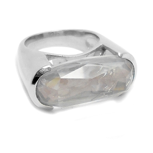 Anillo ovalo engarzado trasparente de acero quirúrgico