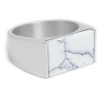 Anillo tipo sello con piedra howlite de acero quirúrgico