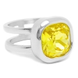 Anillo doble con piedra facetada amarilla de acero quirúrgico
