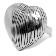 Anillo corazón grueso con lineas de acero quirúrgico